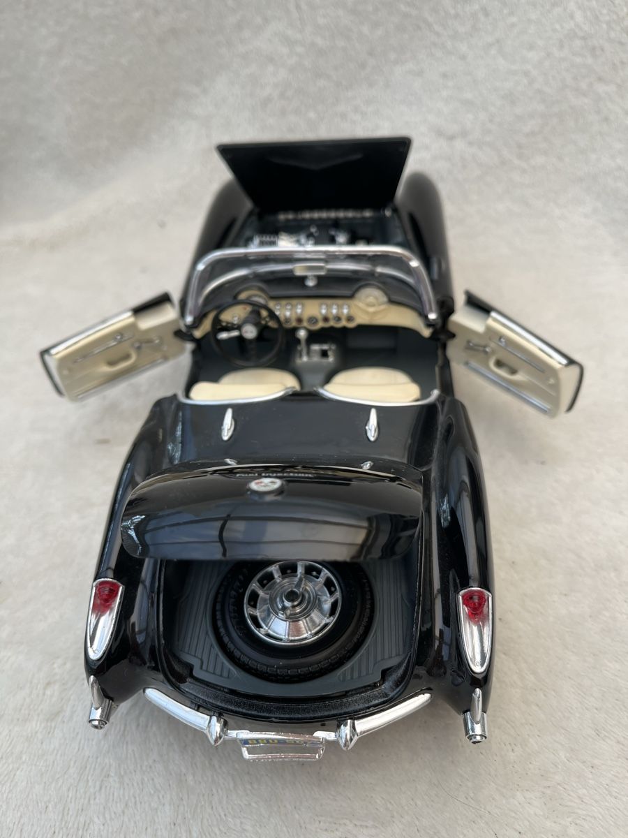 Chevrolet Modellini d'auto: Chevrolet Corvette – Nuovo e nell'imballaggio originale da Oberweningen venduto da mer_2yn9 3