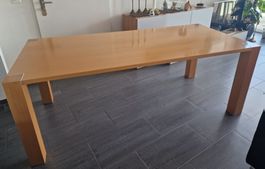 massiver Esstisch aus Buche