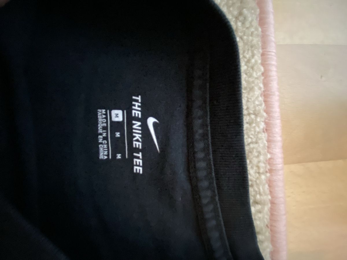 Nike T-shirt: T-Shirt Nike schwarz Grösse M  – Usato da Merlischachen venduto da aly_9ncj 1