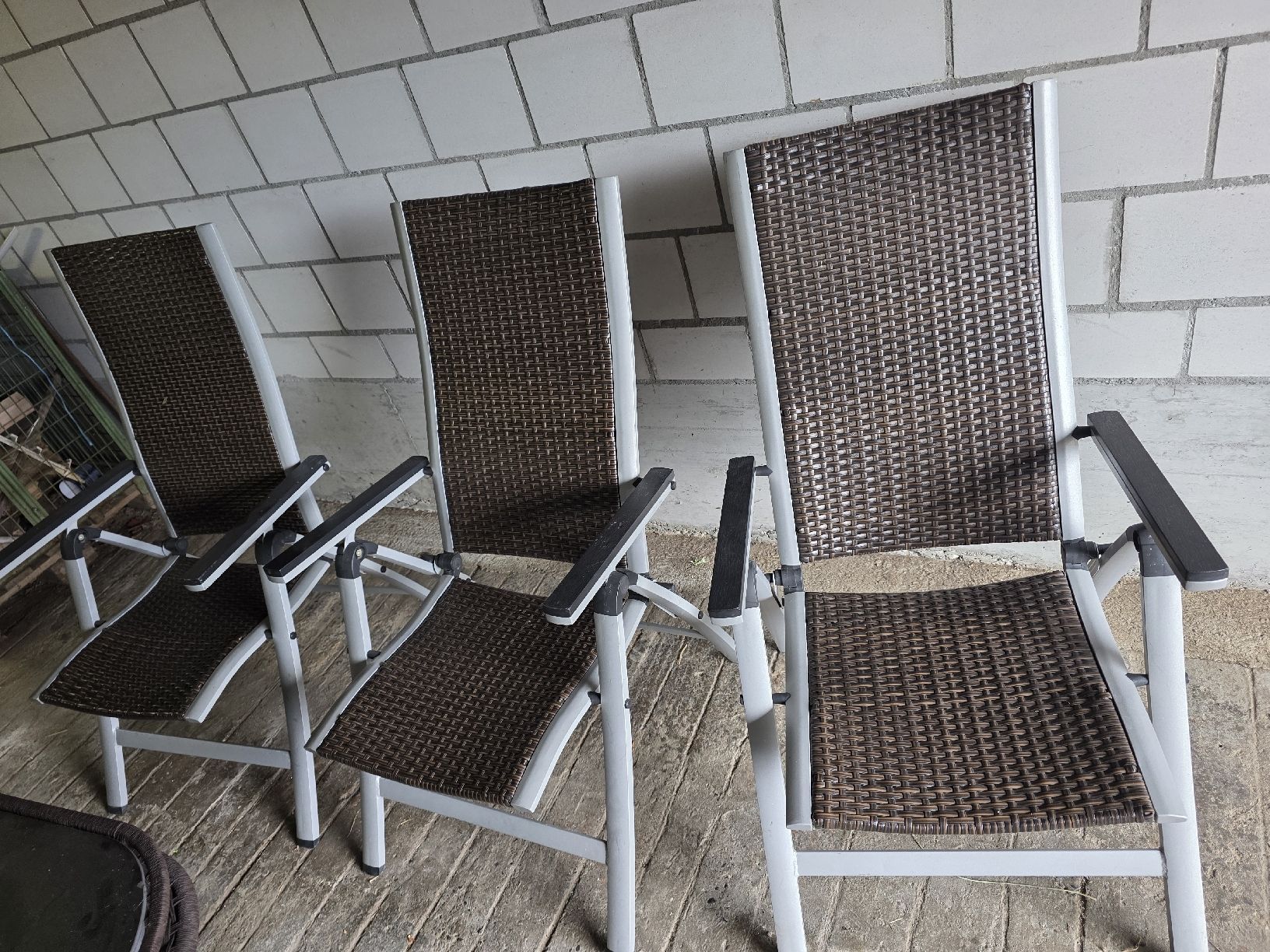 Set di tavolo e panche: Gartentisch mit 5 Stühlen braun mit Kratzern – Usato da Bözberg venduto da Escavado 2