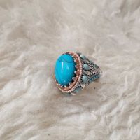 Ring mit türkisblauem Stein und kleineren Steinen, Größe 56