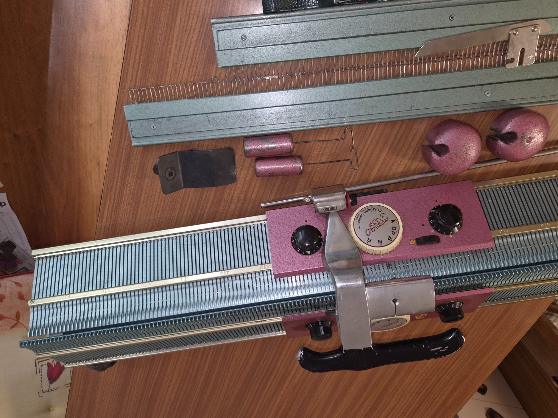 Swiss Tutti gli attrezzi: Strigo Strickmaschine Antik Handarbeit – Usato da Flaach venduto da shora 6