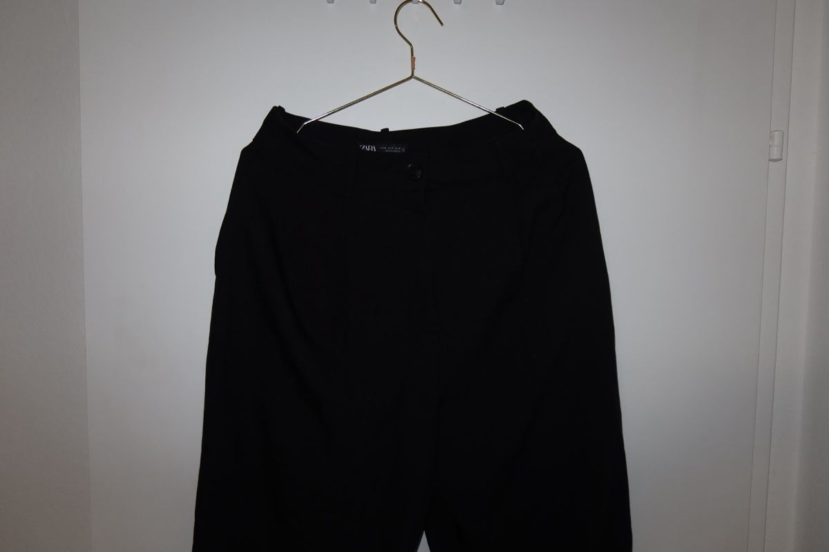 Zara Hosen: Schwarze Anzugshose Zara Gr. M – Neu (gemäss Beschreibung) aus Steffisburg von lauraview 1