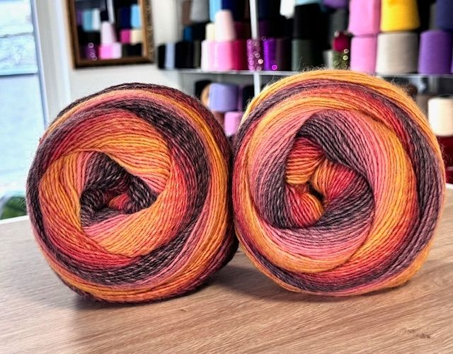 Lana: Strickwolle Farbverlauf 2 Knäuel 400g – Nuovo (secondo la descrizione) da Plons venduto da Zimpfer 2