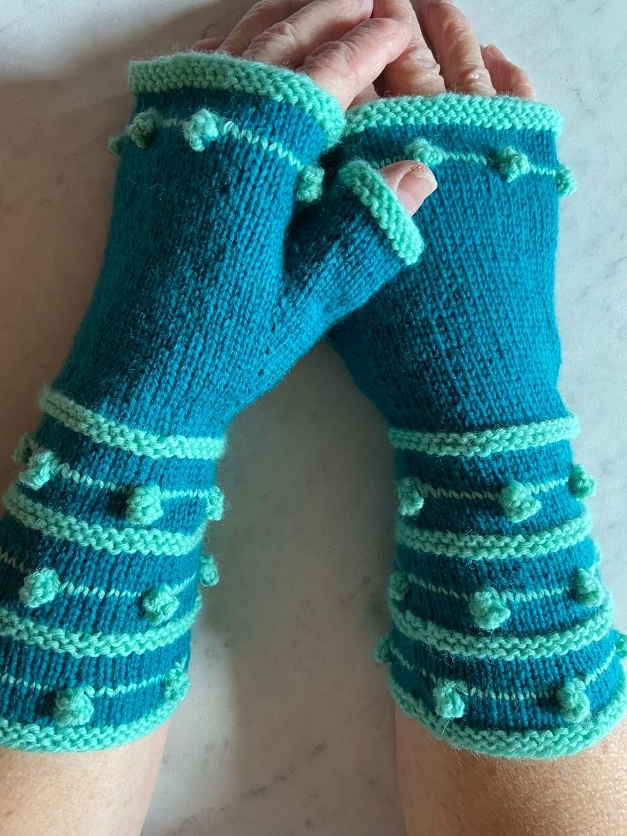 Handschuhe & Handstulpen: Pulswärmer, Amedisli, Mitli – Neu und originalverpackt aus Grosshöchstetten von Maschenshop 2