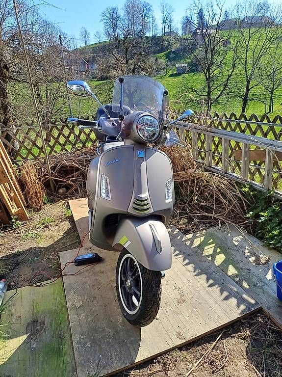 Piaggio Scooter: Vespa Roller GTS 300 – Usato da Eriswil venduto da CMA1966 1