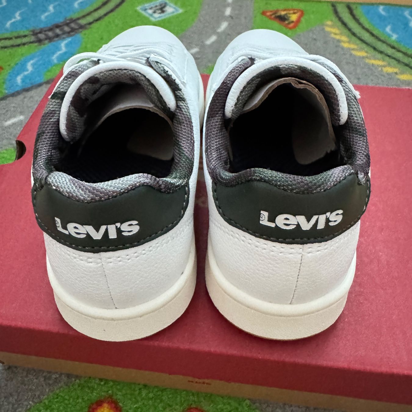 Levi's Scarpe per ragazzi: Levi's  Avenue Sneakers , Gr. 29, Neu – Nuovo e nell'imballaggio originale da Burgdorf venduto da ssv_9t9f 1