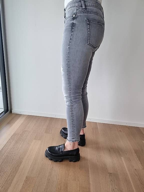 Jeans: Enge Jeans grau DRYKORN Gr.29 – Gebraucht aus Ostermundigen von d-p73 1