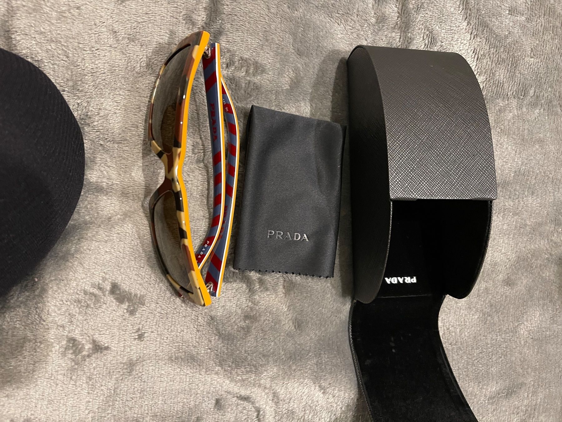 Prada Lunettes & Verres: Prada sunglasses – D'occasion à Tramelan par adi_n5lb 2