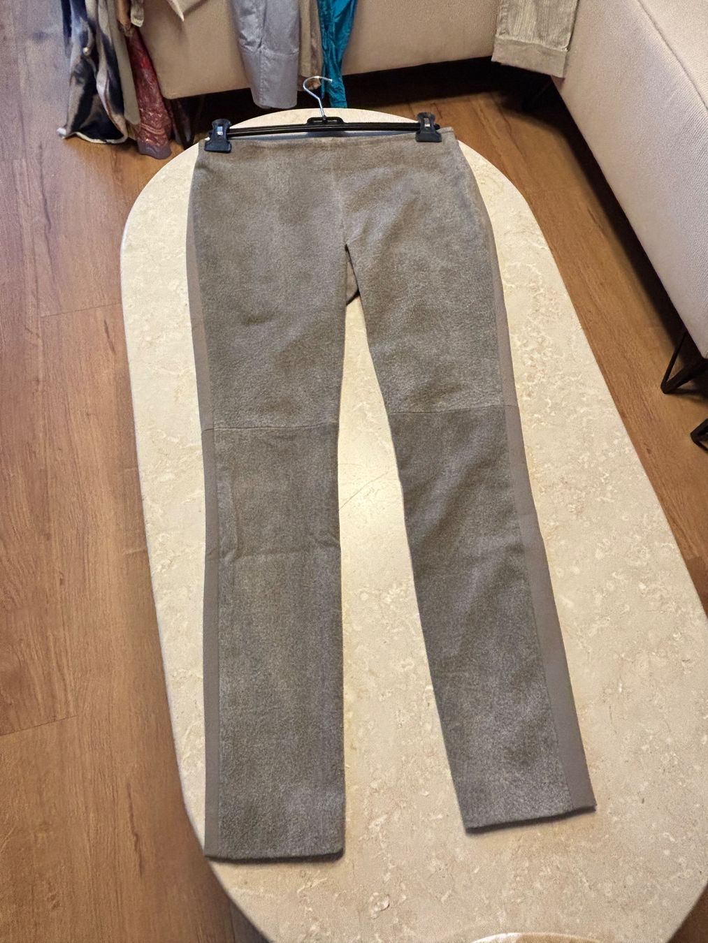 Akris Pantaloni: Akris Hose 100% Lammleder – Usato da St. Margrethen SG venduto da dijanaO 1