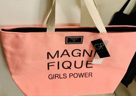 Magnifique sac rose Girls Power - Parfait pour l'été!