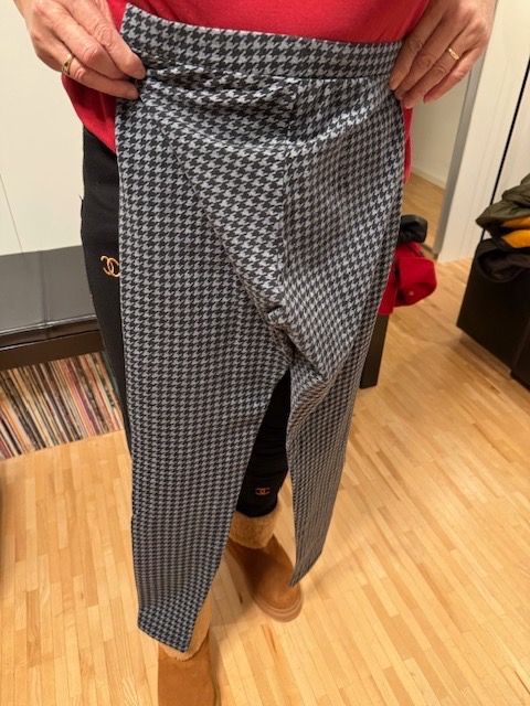Tezenis Leggings: TEZENIS Leggins Gr. S schwarz/grau Houndstooth Muster – Gebraucht aus Winterthur von projectcleanup 1