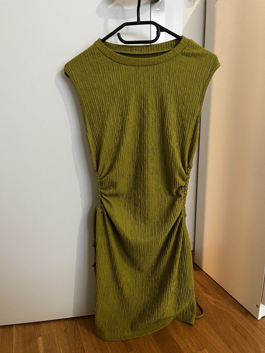 Shein Kleider: grünes Kleid mit Cut out‘s – Gebraucht aus Opfikon von acoaee 1