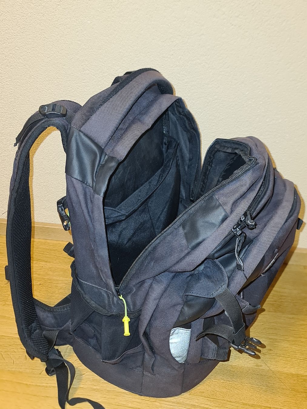 Satch Sacs à dos: Satch Schulrucksack schwarz  – D'occasion à Biel-Benken BL par cgvd 2