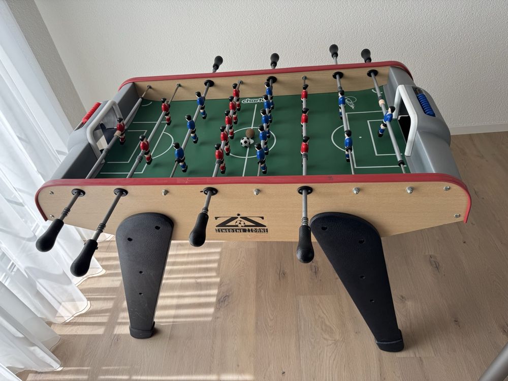 Jeux: Töggelikasten / Tischfussballkasten für Spielspass! – D'occasion à Bassersdorf par LieniR 1