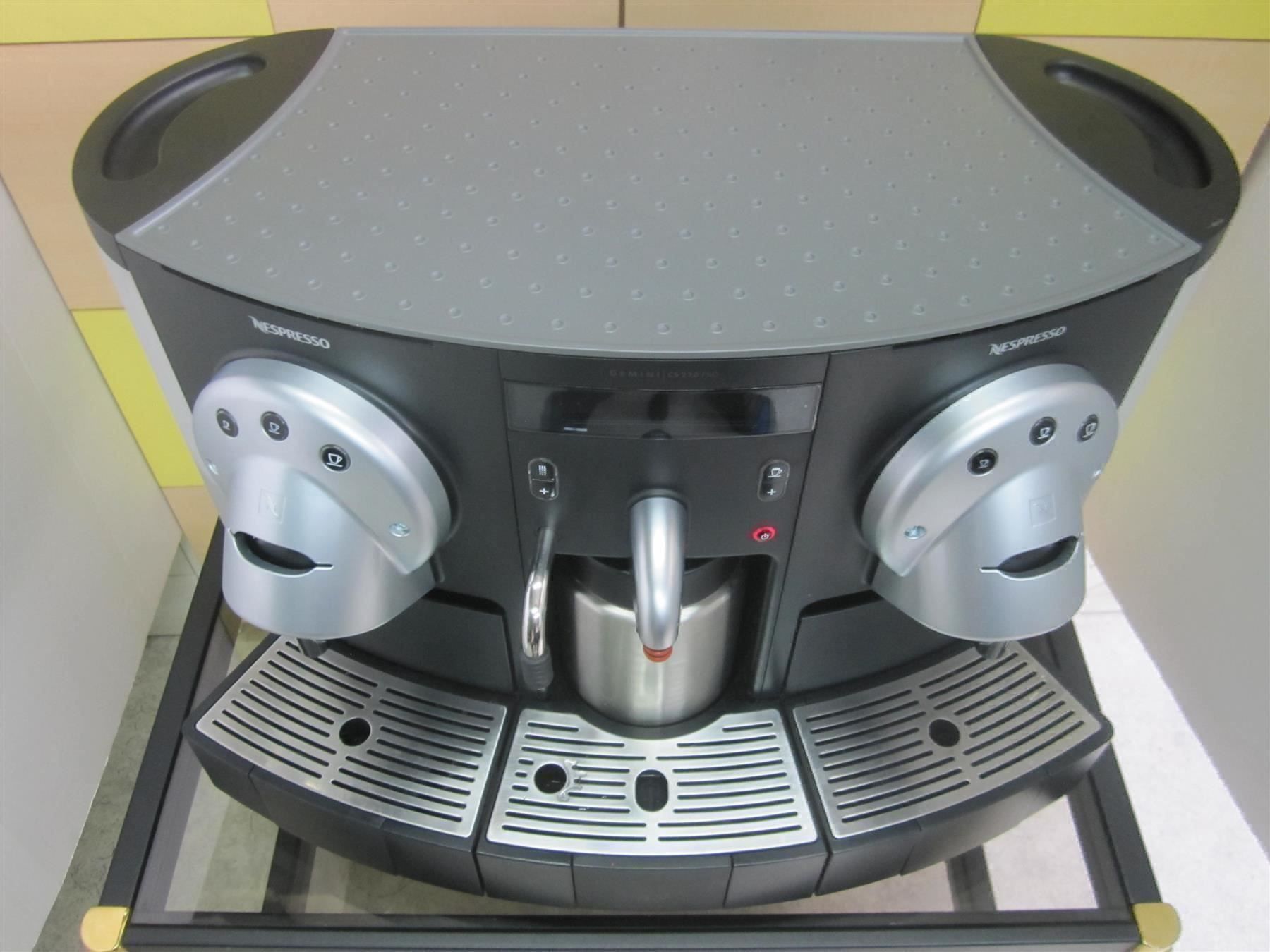Nespresso Macchine per caffè & Macchine per espresso: Nespresso GEMINI CS 220 PRO AB*SERVICE – Usato da Hochdorf venduto da Toni_M 7