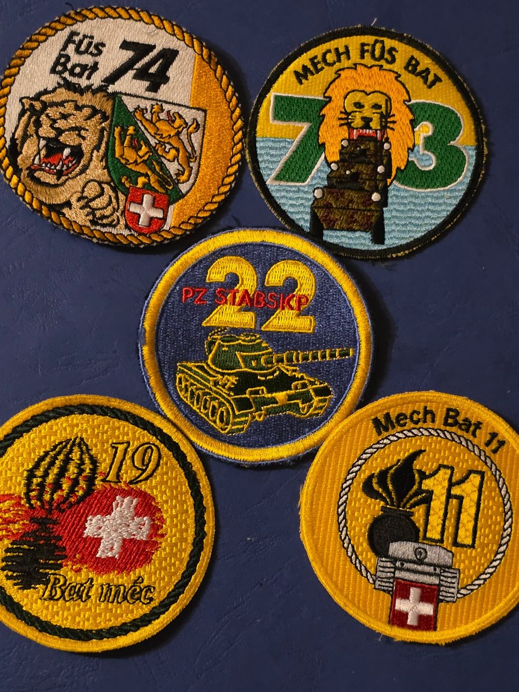 Schweizer Armee Placchette & Badge: Panzer Abzeichen 5 Stück – Usato da Nyon venduto da freetoys08