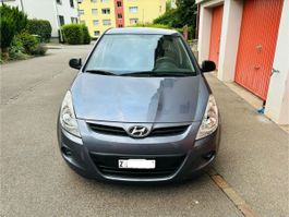Hyundai i20 - Bj. 2011 - Erst  107.000 km.