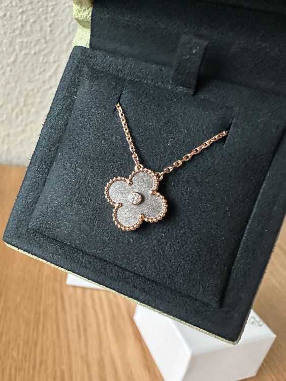 Authentique Collier VAN CLEEF ARPELS Holiday pendant 2023 Kaufen auf