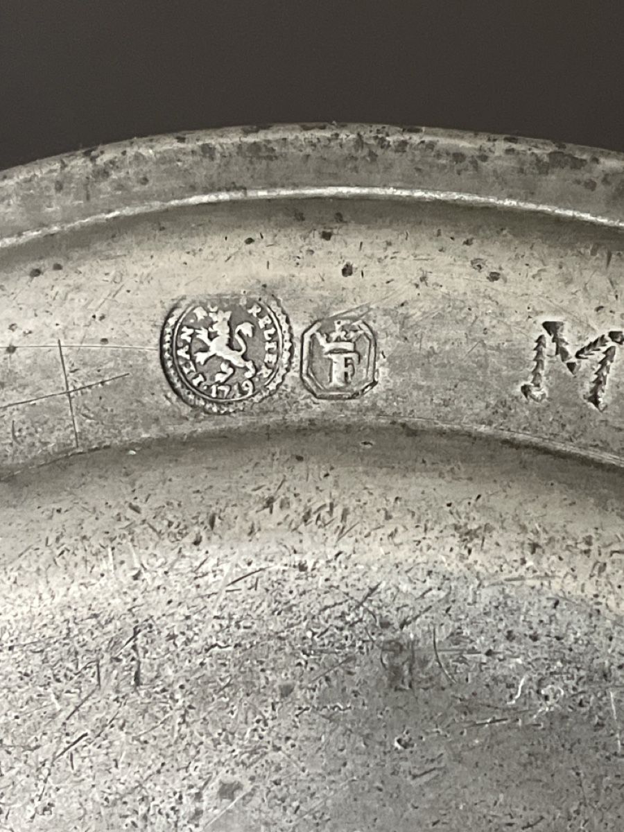 Plateaux: Plat en étain 1719 – D'occasion à Prangins par Rodard8 2