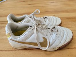 Nike Turnschuhe Hallenfussballschuhe 34