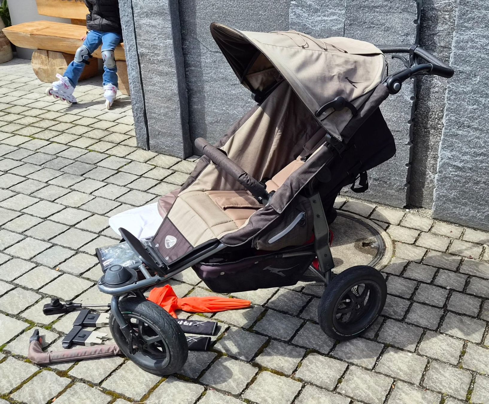 Tfk Carrozzine: Kinderwagen TFK mit Babyschale – Usato da Wauwil venduto da Reifendrucksensoren 1