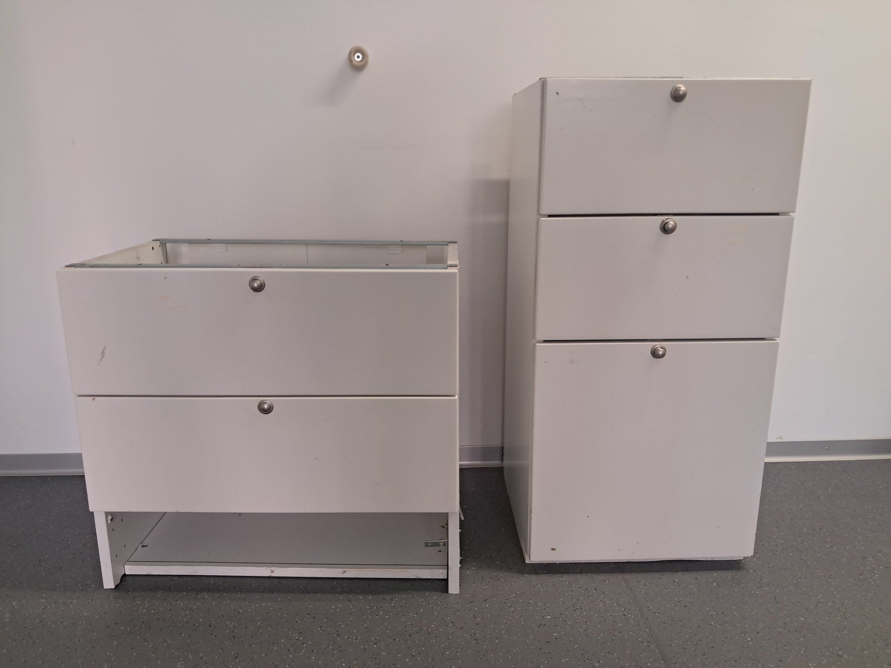Cassettiere: 2 Schubladencontainer, Schubladenstock, Kommode, Sidebaord – Usato da Zürich venduto da Lia107