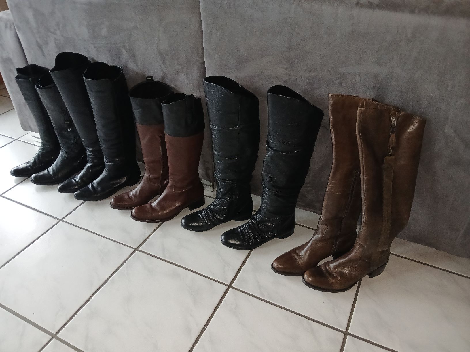 Scarpe da donna: 6 Paar Stiefel Grösse 39 – Usato da Bäch SZ venduto da Retroandy 1