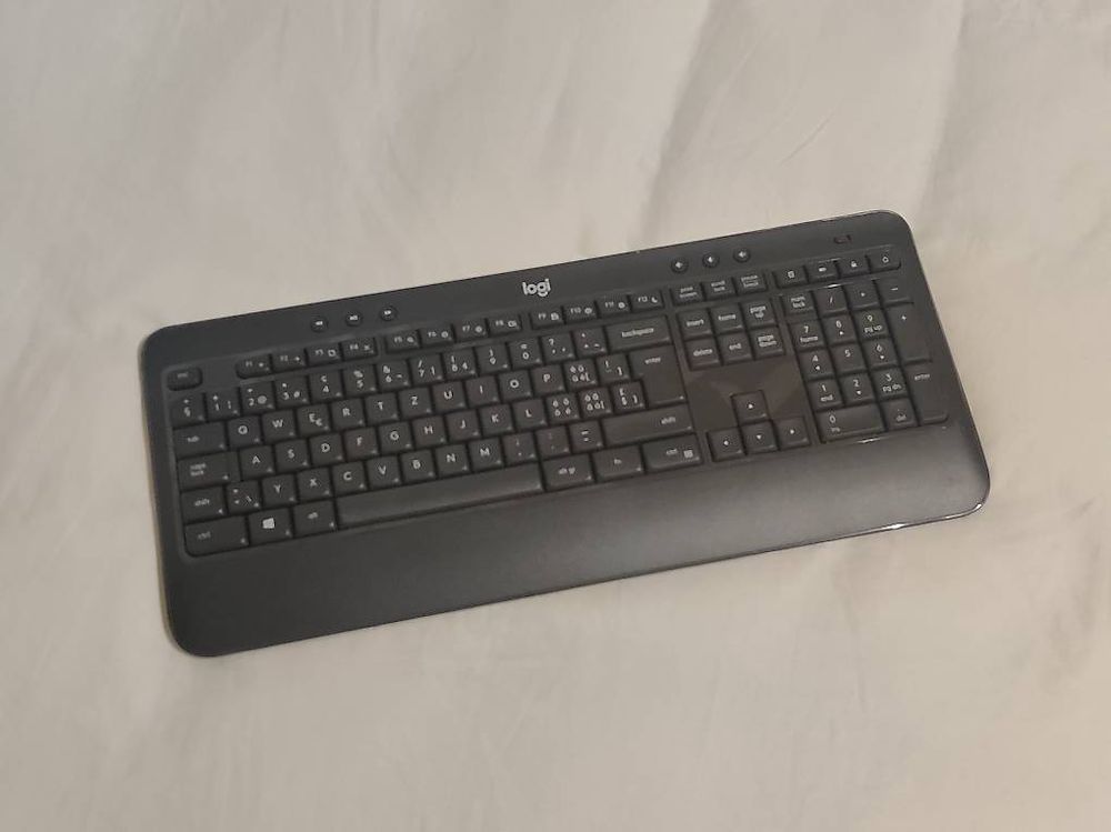 Logitech Wireless Bluetooth Tastatur K540 OVP (Gebraucht) in Sempach ...