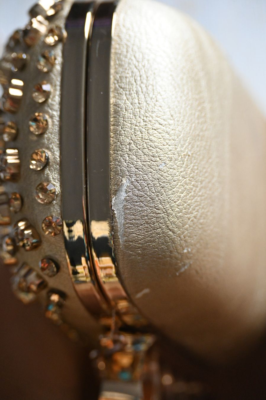 Taschen für Damen: Clutch mit Totenkopf-Ringen 💀✨ – Gebraucht aus Horw von kse_cmd6 3