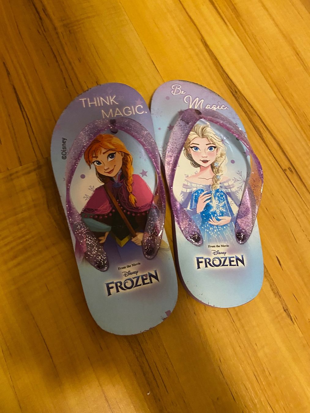 Chaussures filles: Disney Frozen Flipflops – D'occasion à Summaprada par hirschuh506