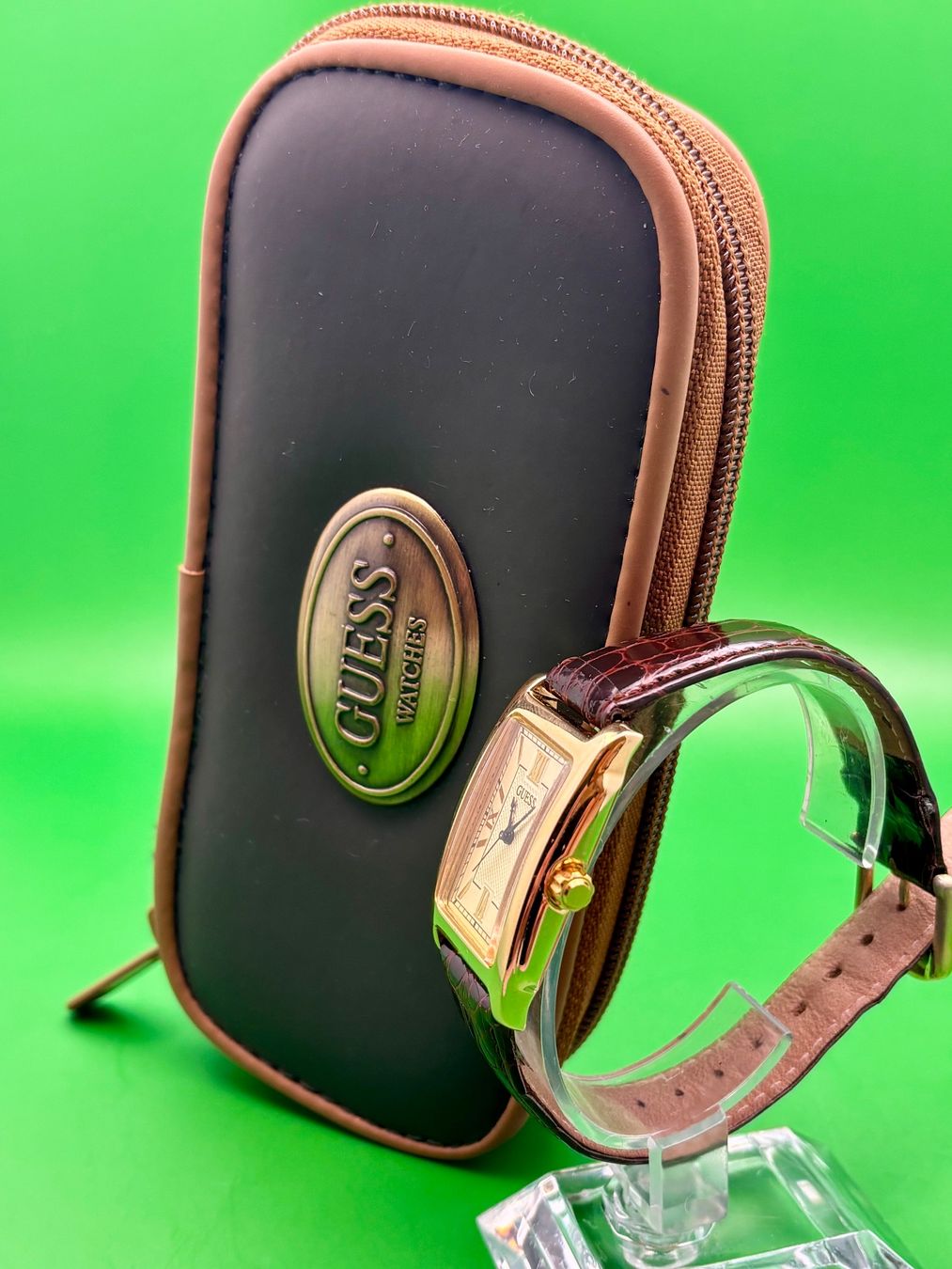 Guess Orologi: VINTAGE GUESS MIT ORGINAL ETUI – Usato da Rorschach venduto da ZeitWerk.10 2