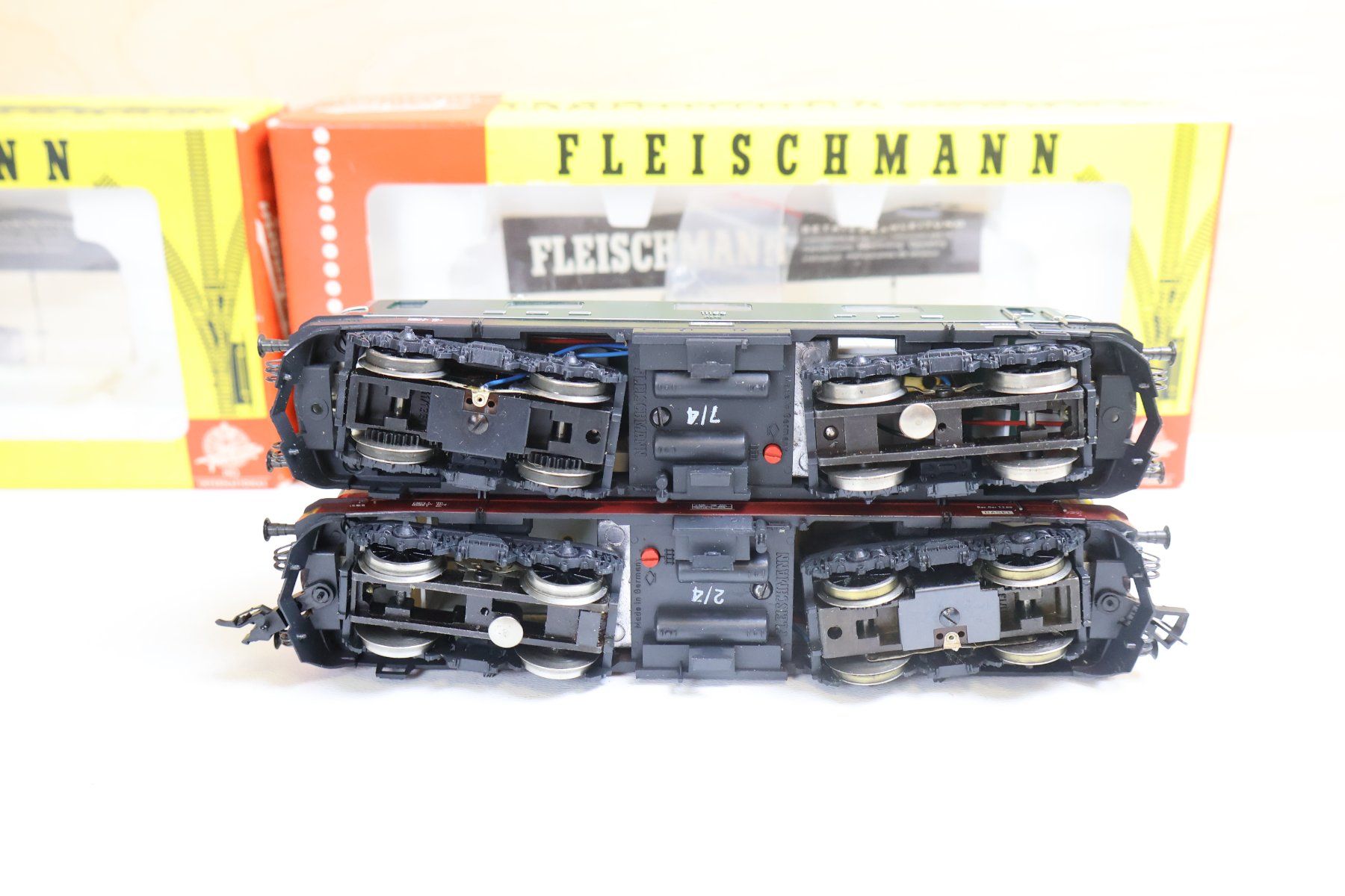 Fleischmann Modelleisenbahnen: Fleischmann 2 x SBB Re 4/4 E-Loks - H0 DC - 4341/4340 – Gebraucht aus Winterthur von Monstera 8