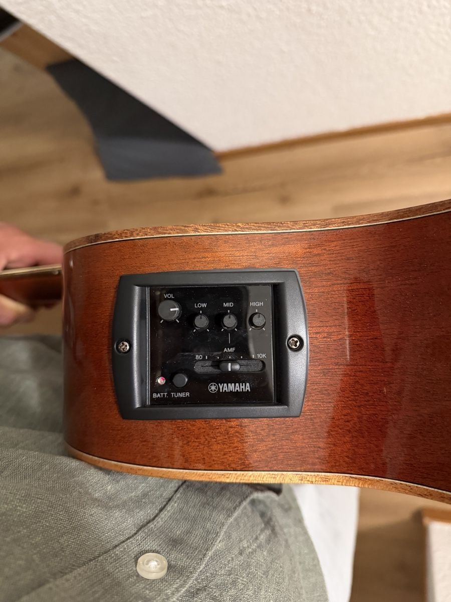 Yamaha Instruments de musique: Akustikgitarre Yamaha  – D'occasion à Sennhof par donix 2