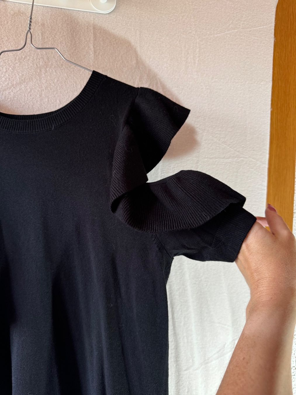 Maglioni & Felpe: Schwarzer Cold Shoulder Pullover von Sfera Gr. S – Usato da Grosswangen venduto da SALE_SALE_SALE 2