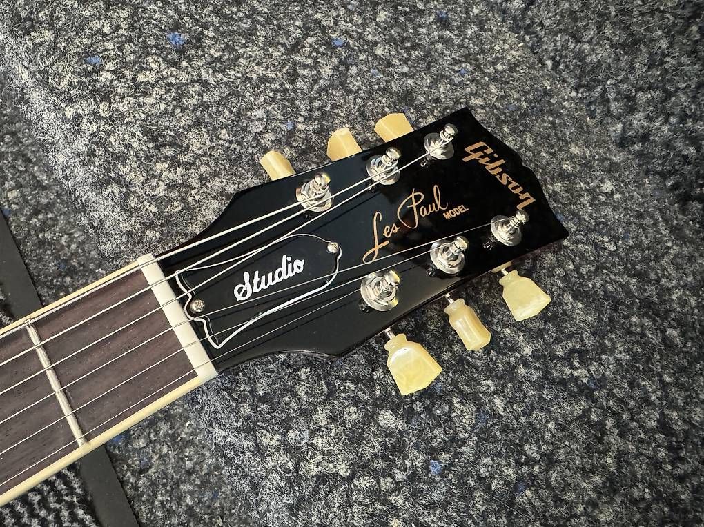 Strumenti musicali: Gibson Exclusive Les Paul Studio Figured Tri Burst  – Usato da Morges venduto da GvnMusic 3