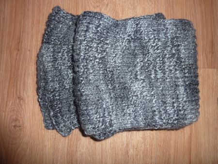 Handgestrickter, warmer Winterschal, Grau-meliert, Neu