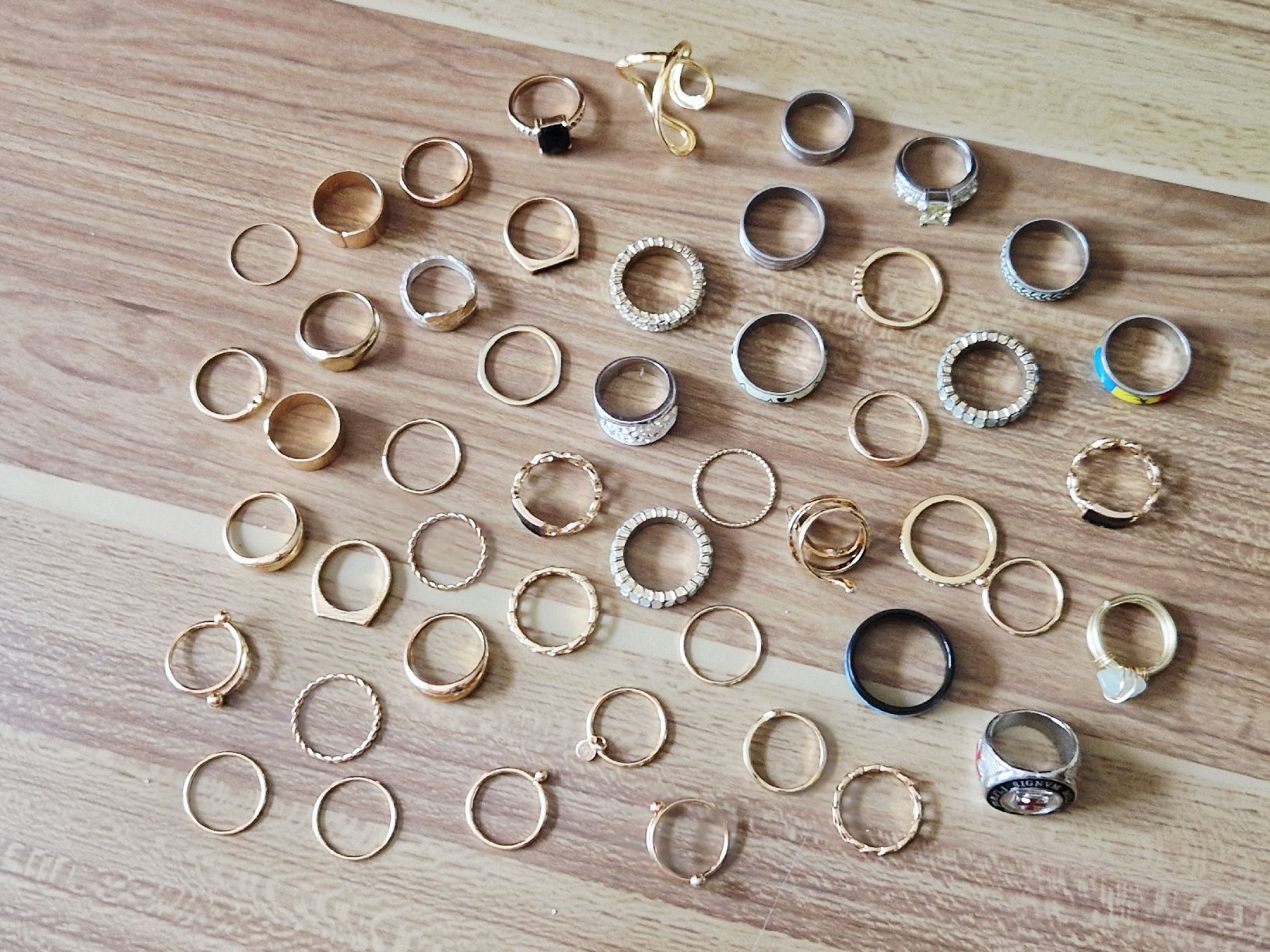 Sonstiger Schmuck: Lot de bagues variées – Gebraucht aus Undervelier von Tufitufi7 7