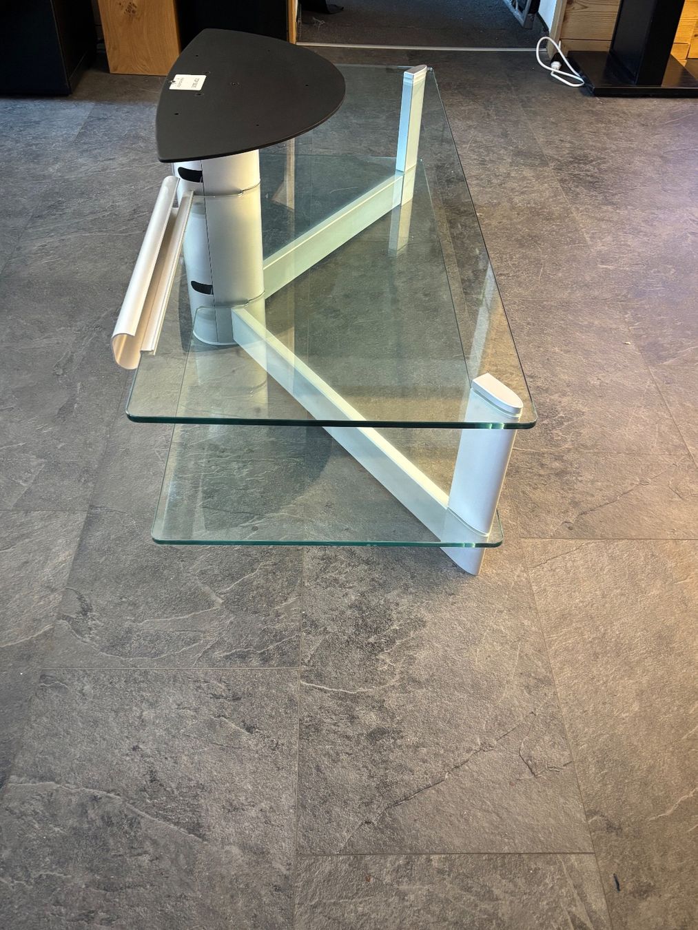 Mobili TV: Meuble pour télévision en verre – Usato da Crans-Montana venduto da TaniaCretton 1