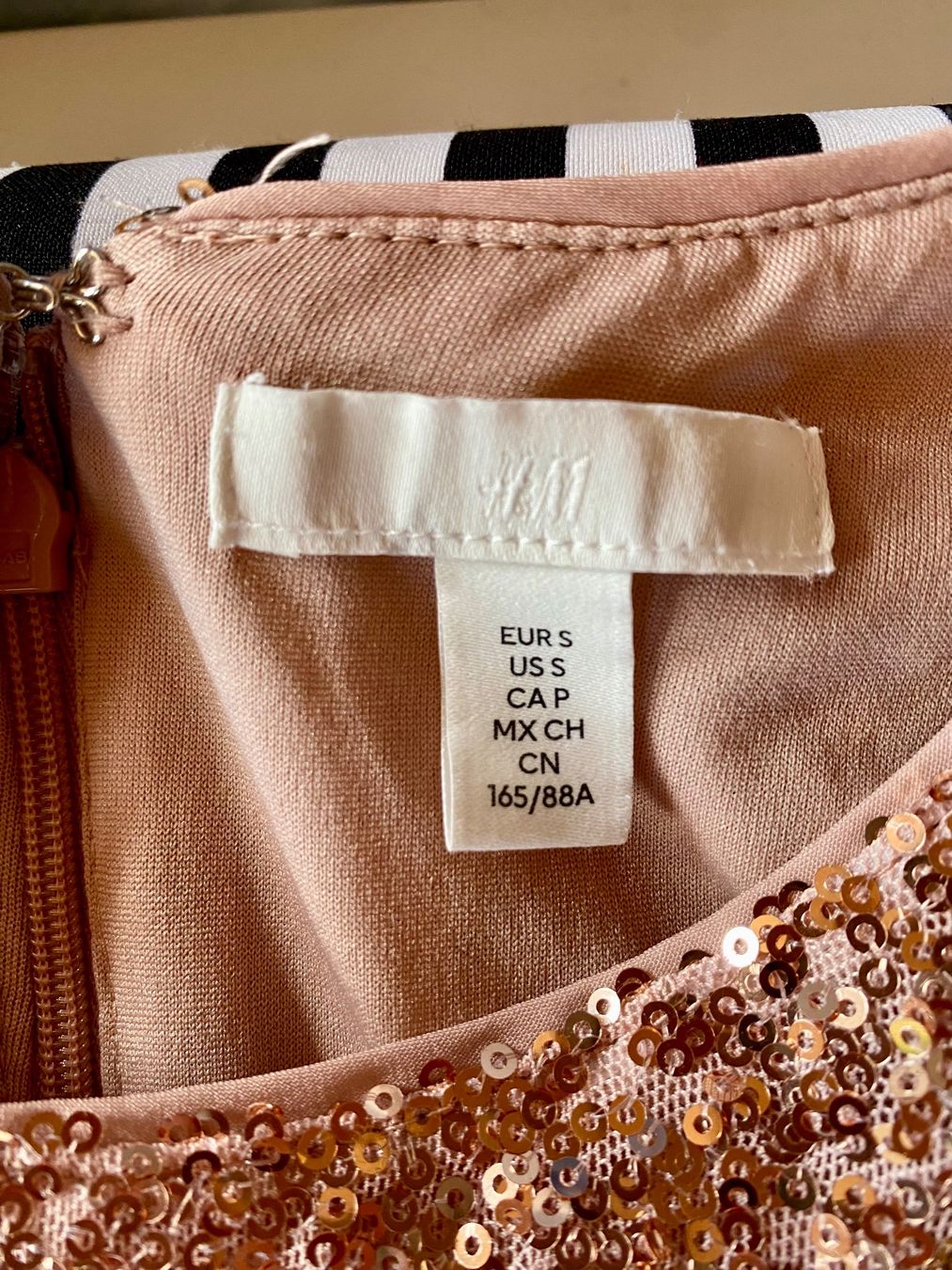 H&M Vestiti: Kleid von H&M – Usato da Unterägeri venduto da Simonolga 2
