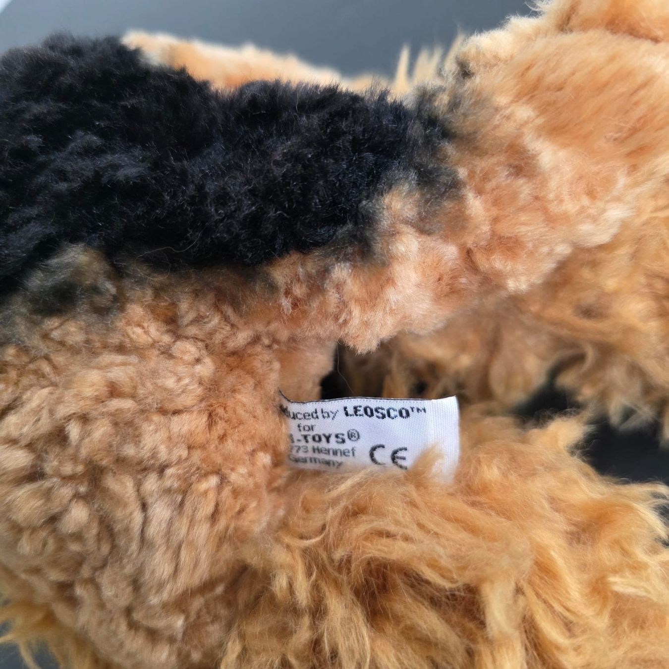 Giocattoli: Plüschtier Airedale Terrier liegend – Usato da Rheinsulz venduto da Dred 8