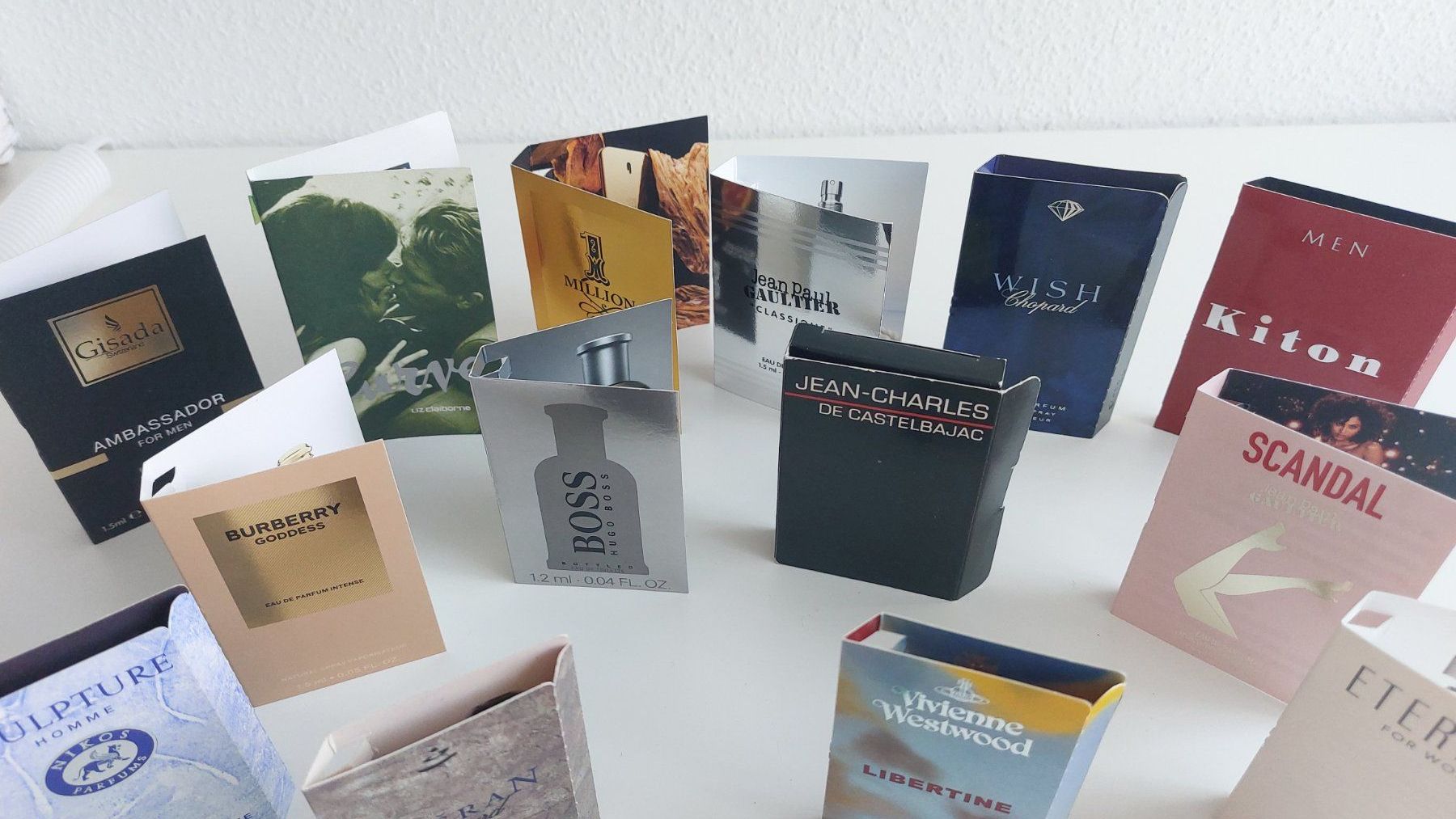 Profumi & Eau de Toilette: 24 Miniatur Parfum verschiedene – Usato da Zürich venduto da ChiaraCindyLou 6