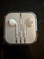 Apple EarPods originalverpackt und neu aus dem Jahr 2016