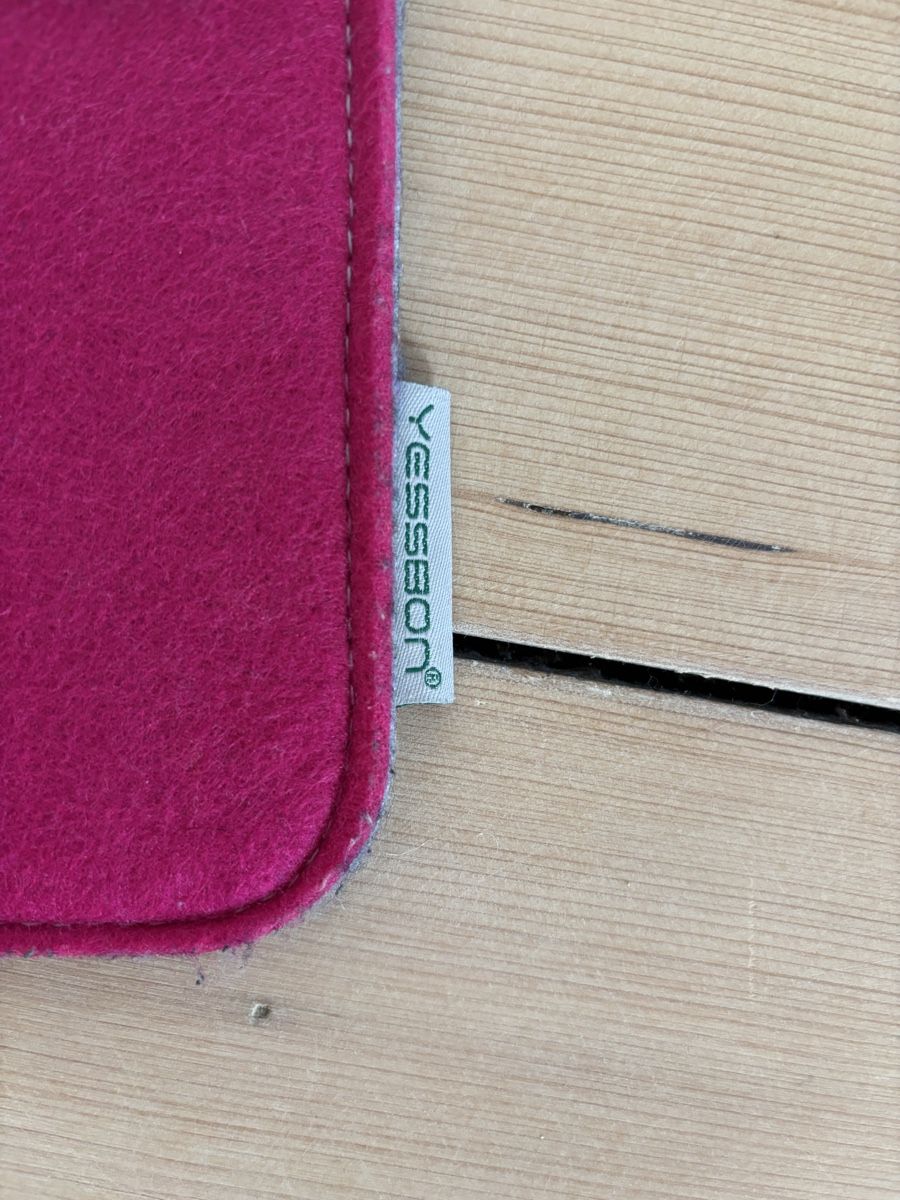 Covers & Borse: Laptop Hülle  – Usato da Schaffhausen venduto da ValerieBelden 1