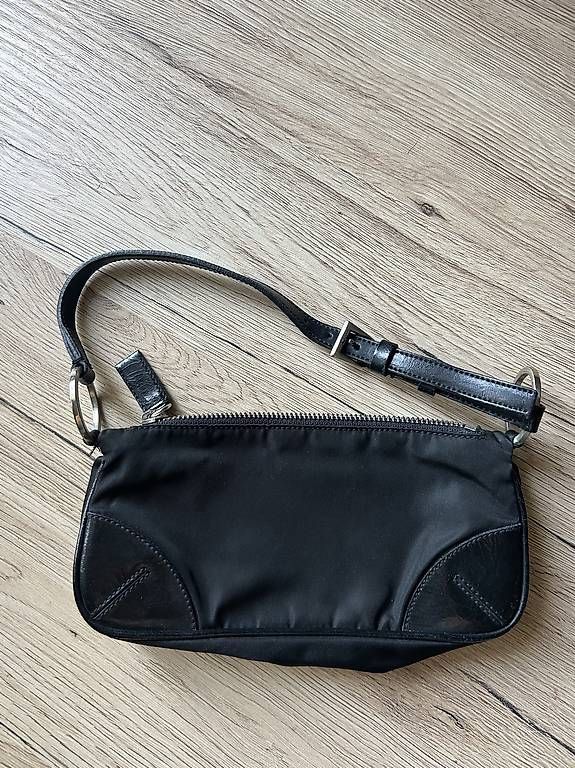 Borse da donna: Vintage Re-edition Prada  – Usato da Lugano venduto da jes_72vl 1