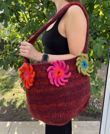 Handgemachte Schultertasche aus gefilzter Wolle (Unikat)