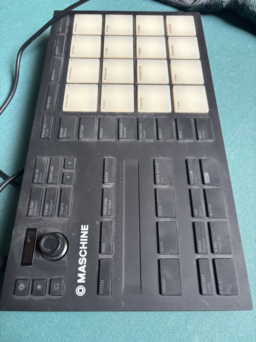 Native Instruments Strumenti musicali: Maschine Native Instruments Contrôleur MIDI occasion – Usato da Courtételle venduto da lap_98ny