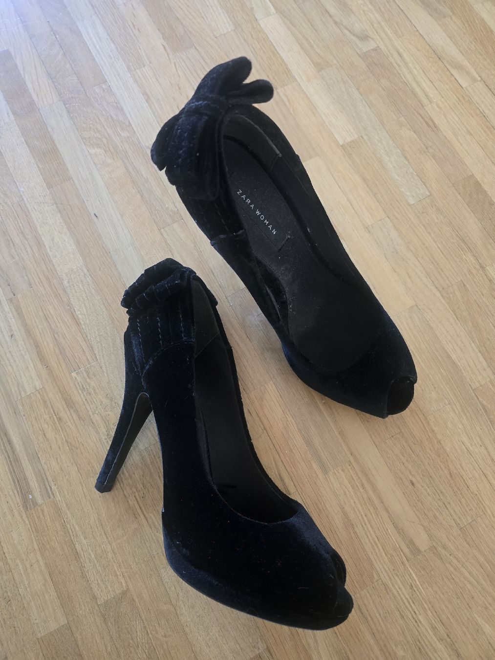 Zara Chaussures femmes: Talons Zara Taille 38 – D'occasion à Reconvilier par Lil0ue