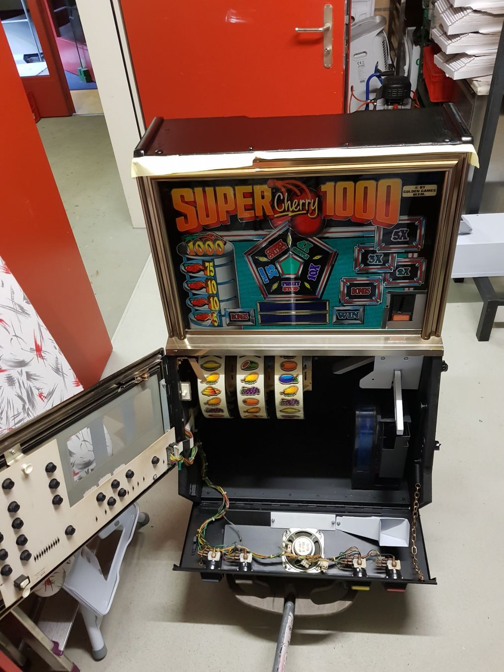 Slot Machine: Super cherry 1000 – Usato da Bremgarten AG venduto da Venez01 4