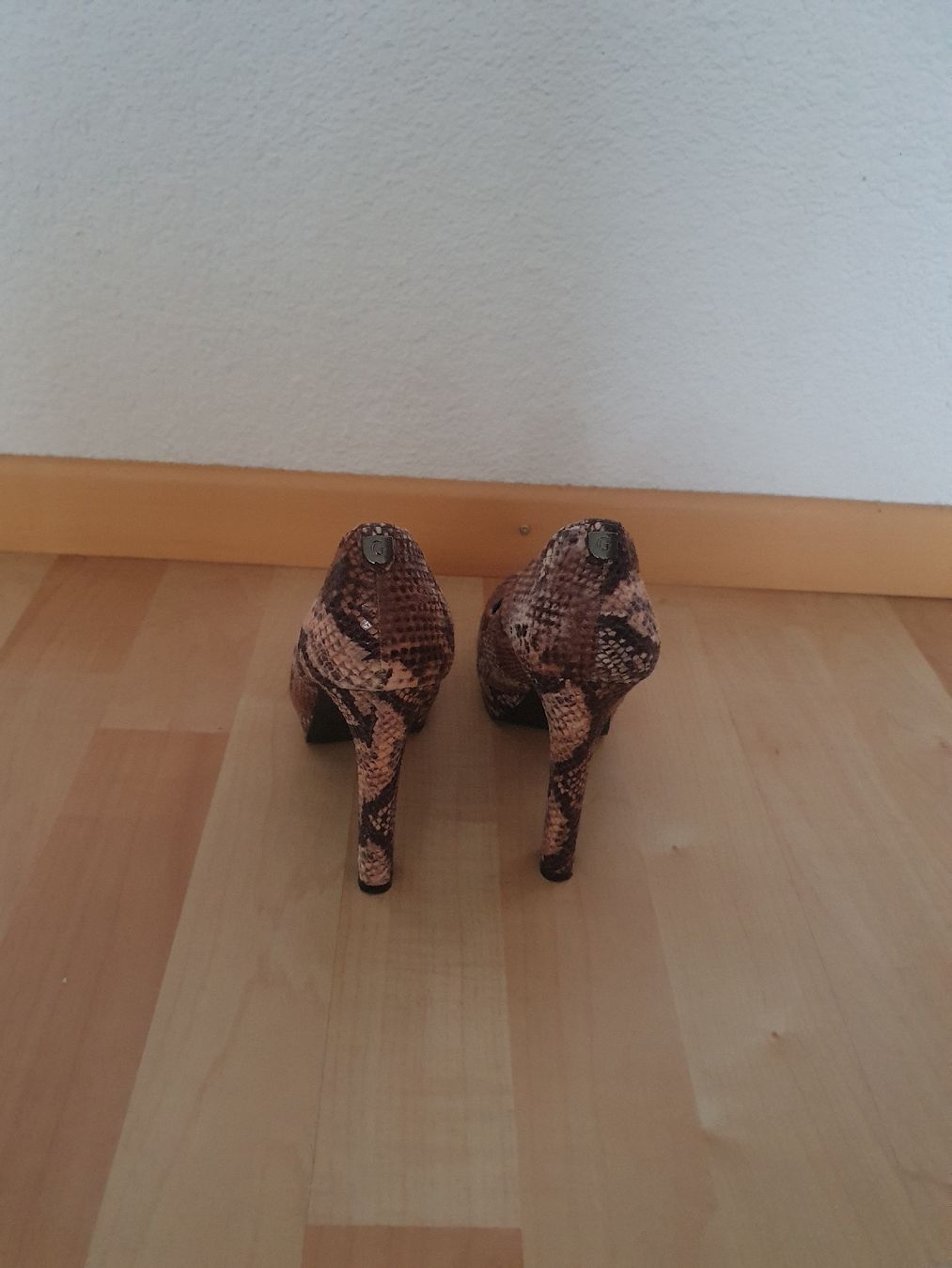 Guess Scarpe da donna: Guess Pumps – Nuovo (secondo la descrizione) da Zürich venduto da Sami78 2
